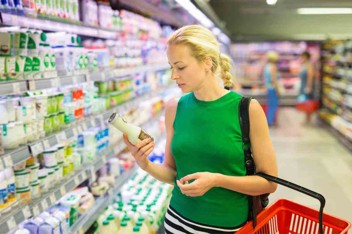 a cosa fare attenzione quando si fa la spesa al supermercato